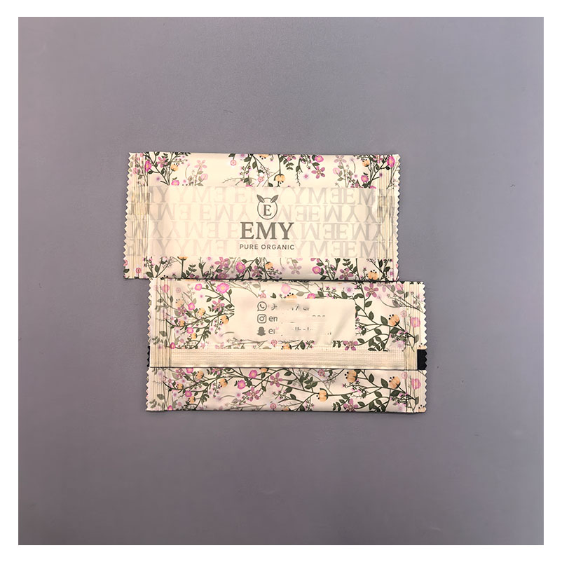 Free Sample Single Pack Hand Cleaning Wet Wipes Custom Logo Individual Wrapped Organic Cotton Wipes for Restaurant Hotel Shop Packaging