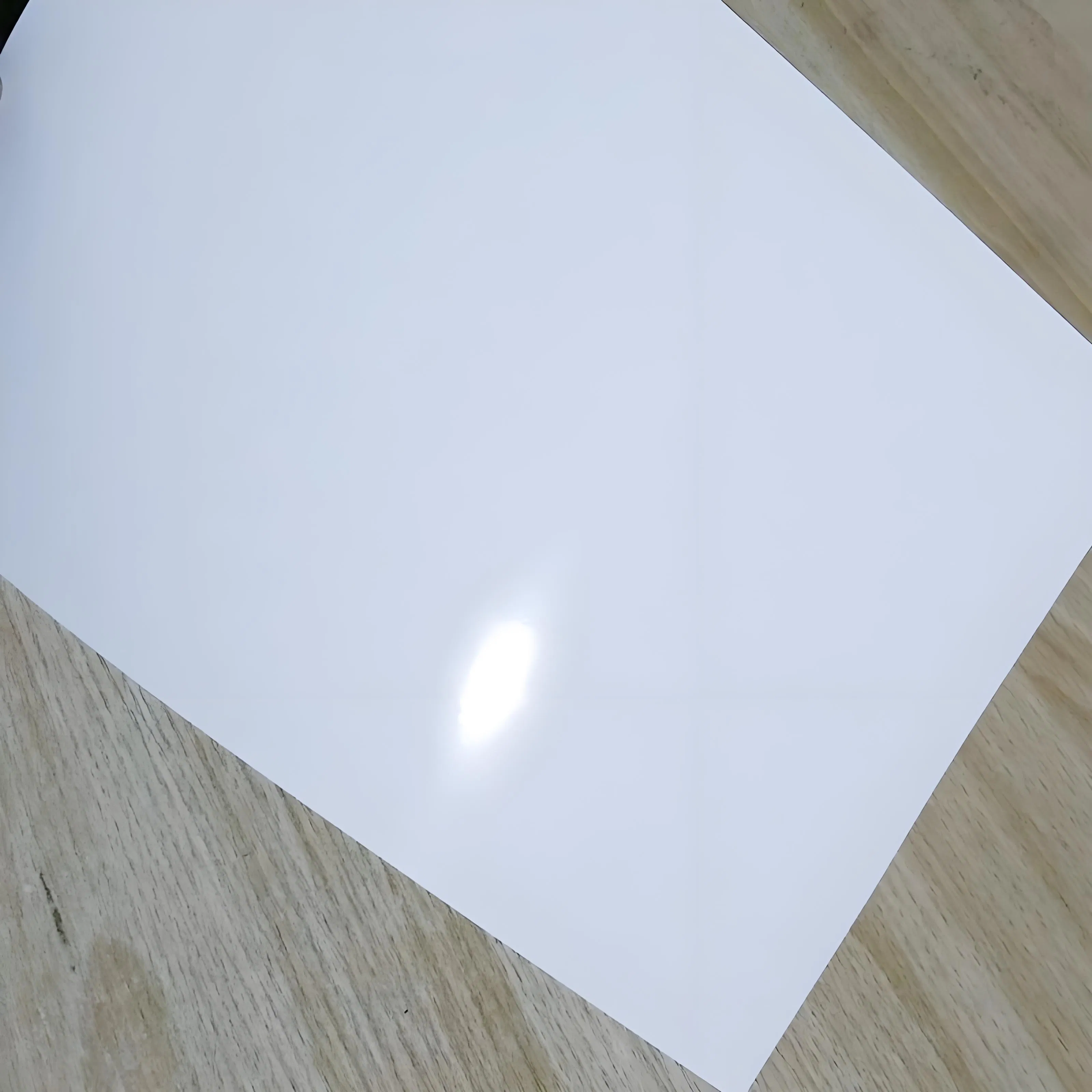 Lustrous Eco Friendly MDF Composite with Recyclable Pet Board for Designer Kitchens