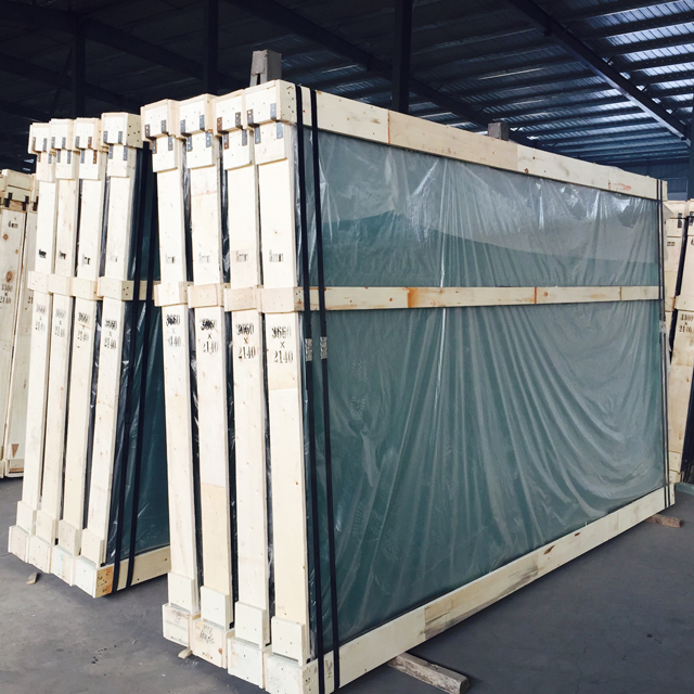 Закаленное ламинированное стекло Lake Blue для окон