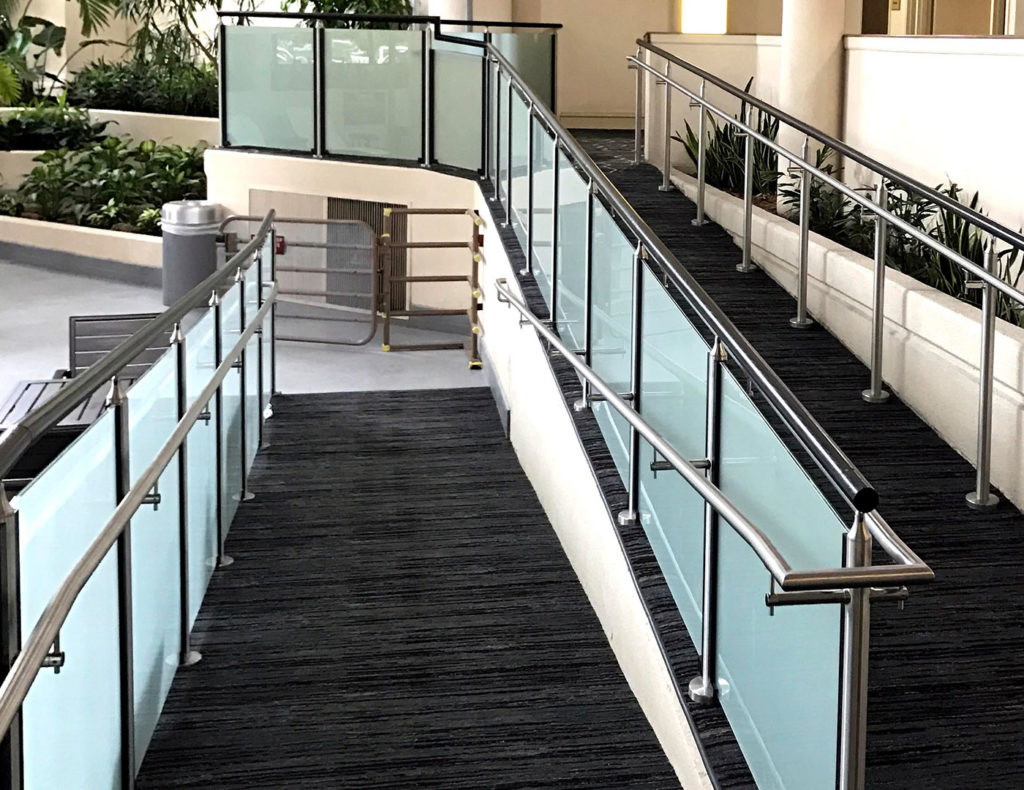 European Standard Stainless Steel Glass Railing Made in China