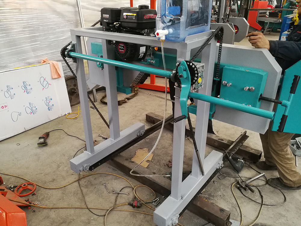 Ленточная пила по дереву горизонтальная автоматическая для бревен