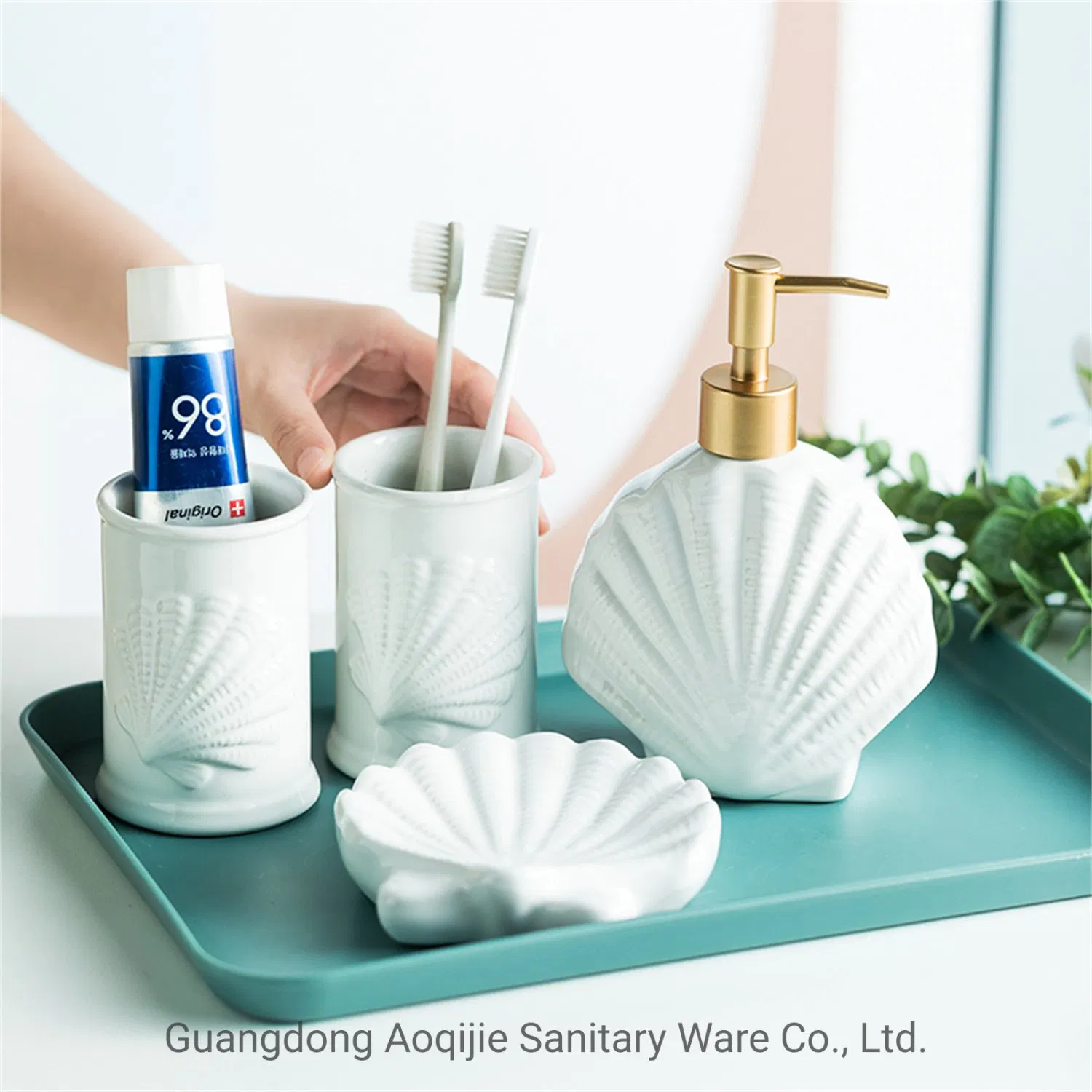 Hot Selling Cheap Custom Special Shape White Resin Home Hotel Shampoo Bottle Dispenser Soap Tray Dish Shell and Starfish Sanitizer Bottle Starfish Ceramic Dish
