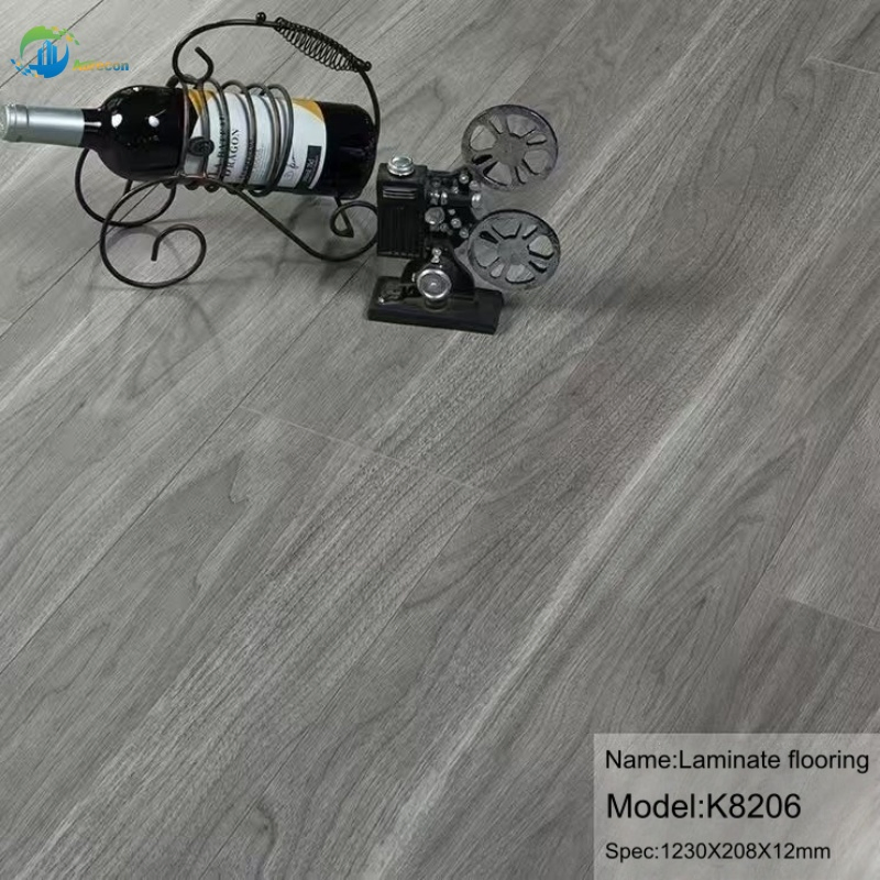 Matt Finish Laminate Flooring Natural Oak Texture Wear-Resistant for Home Decoration