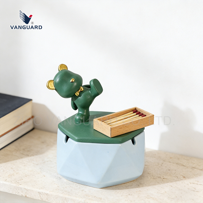 Cute Ornament Promotion Gift Ware Souvenir Statue Custom Resin Ashtray for Home Decor