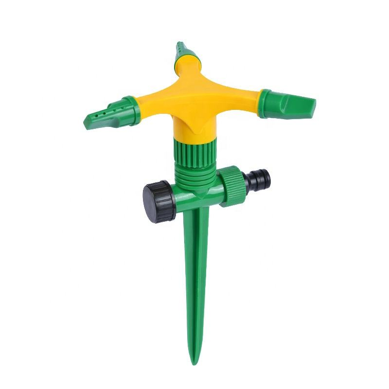 Plastic Adjustable 3-Arm Sprinkler W/Plastic 2-Way Spike