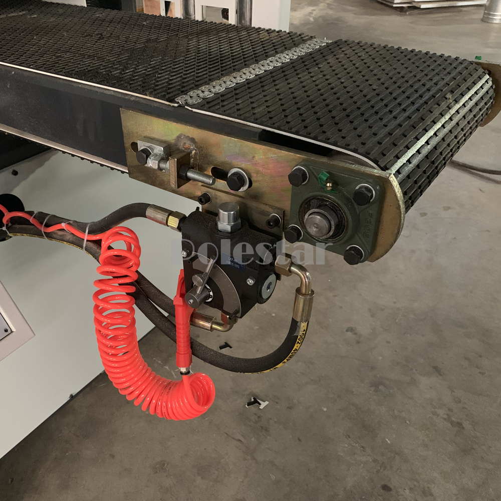 Ленточная пила по дереву горизонтальная