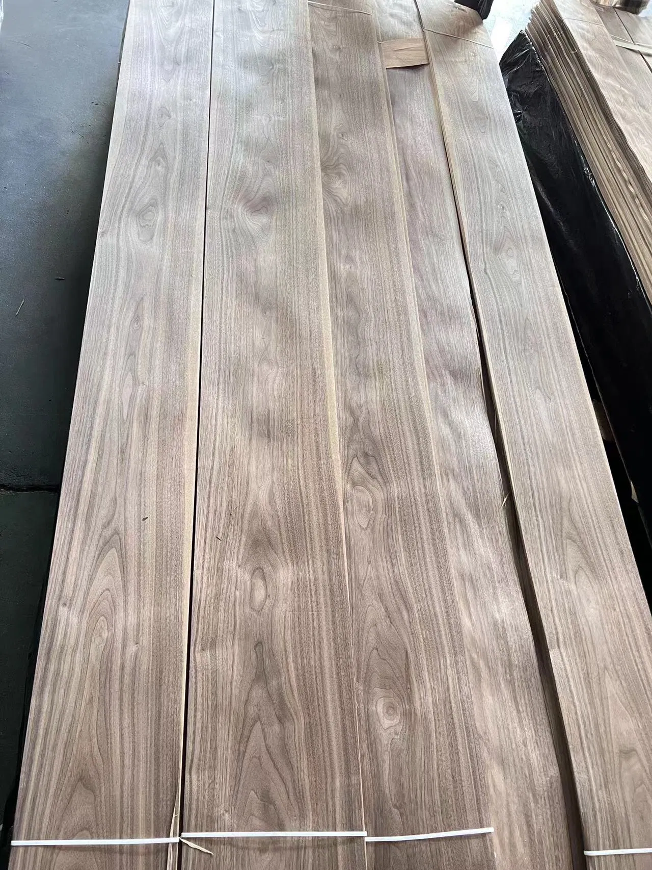 Natural Wood Face Veneer Adhered Surface on Plywood, Furniture,