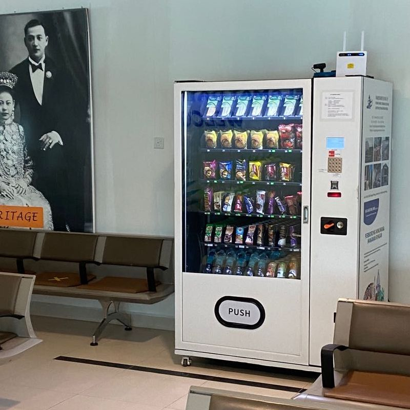 Weimi Keypad Snack Beverage Vending Machine 24 Hours Self Service with 5-Inch LCD Screen Coin Cash Card Reader