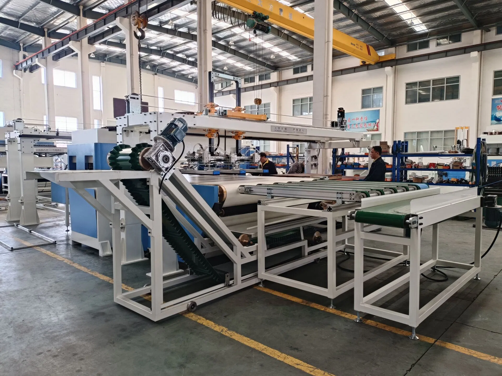 High Efficiency Automatic Lvt Floor Planks Punching Machine