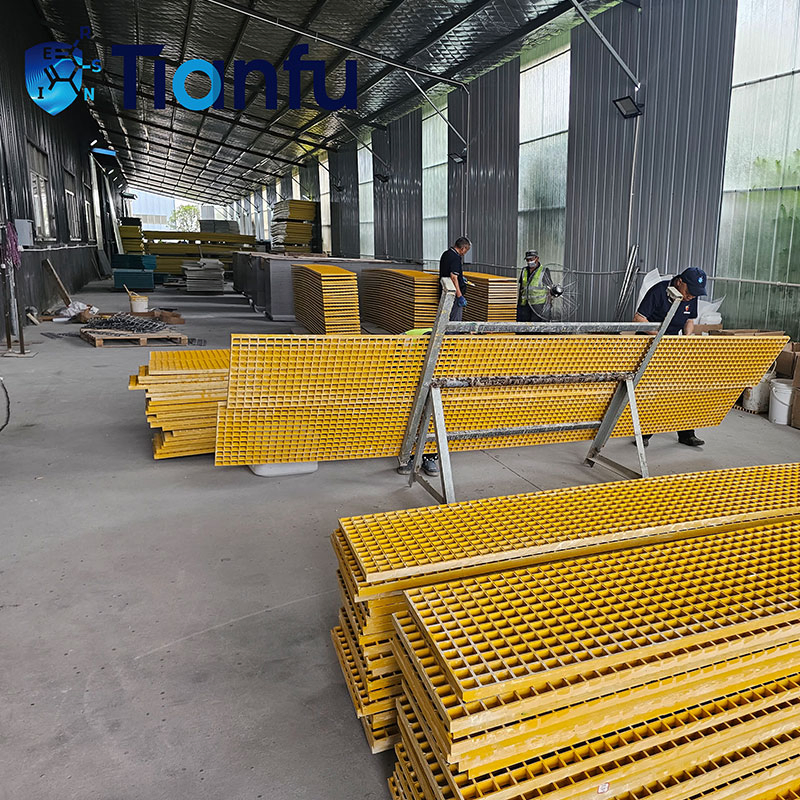 Pultruded FRP Grating China Manufacturer Safe Lightweight Flooring Solution for Cooling Towers Chemical Factories Power Plants Deck