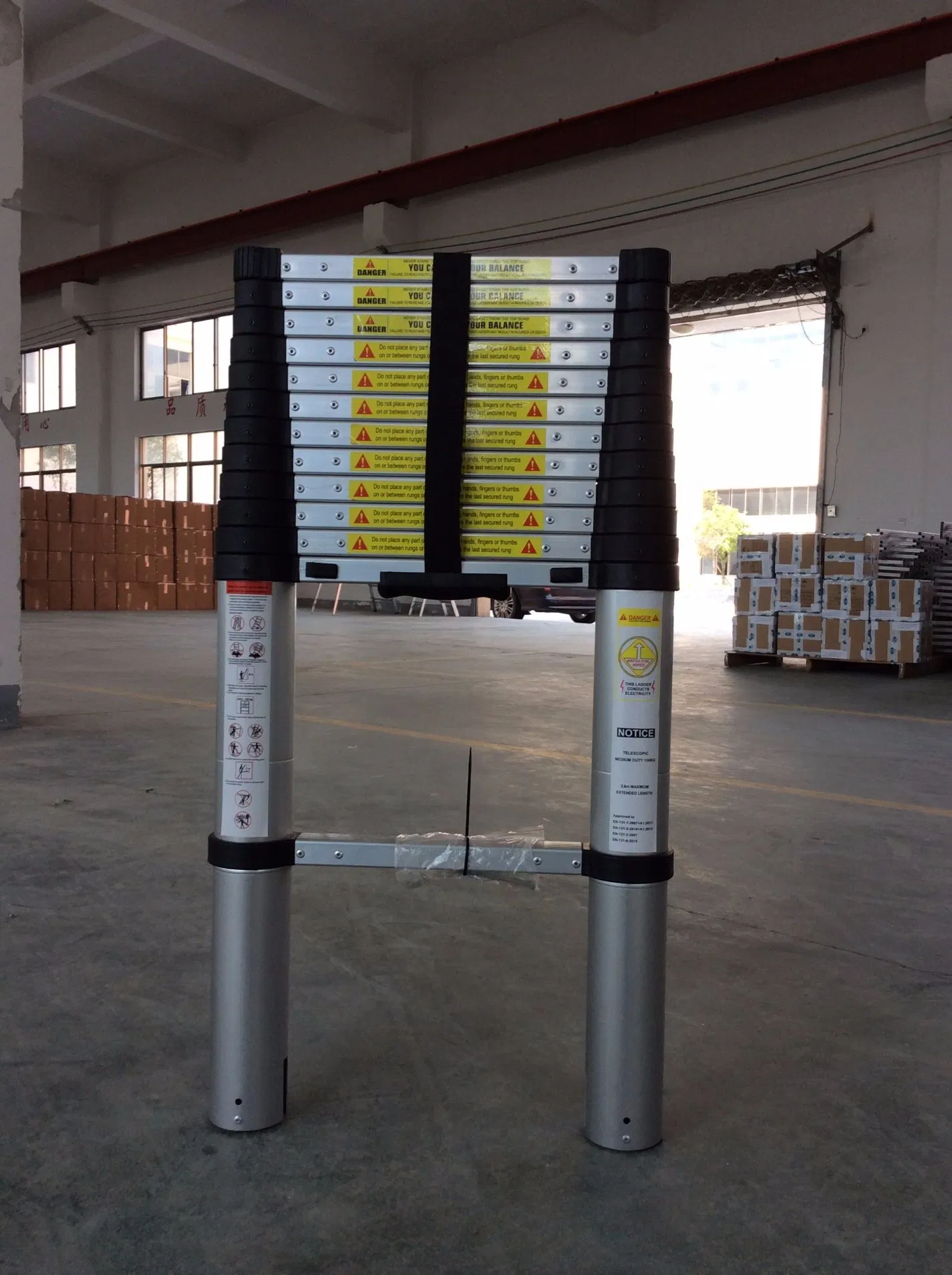 3.2m Telescopic Ladder with En131 Approval