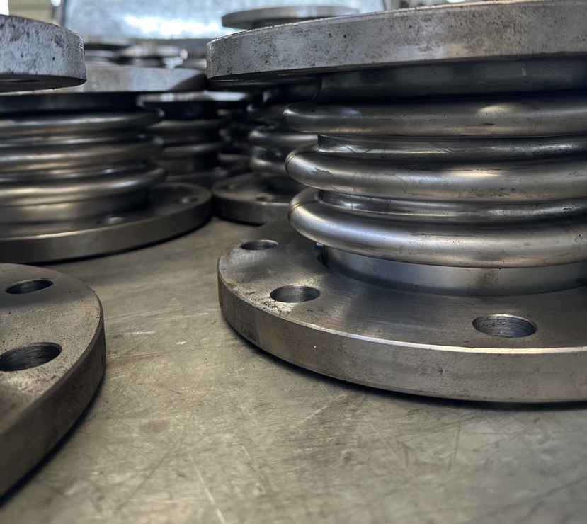 BS4504 Pn25 Flanged A105 CS Steel Bellow Expansion Joint