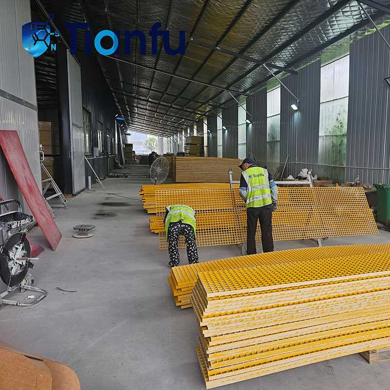 FRP Grating From China Factory Customized Color Size Available Heavy Load Capacity Panels for Outdoor Decking Anti-Rust Use