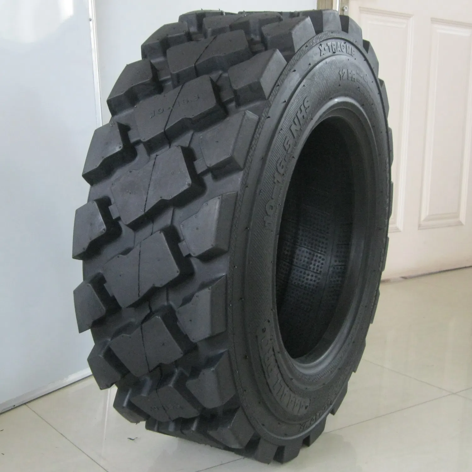 Durable 10-16.5 SKS-7 Skid Steer Loader Tire for Heavy-Duty Applications