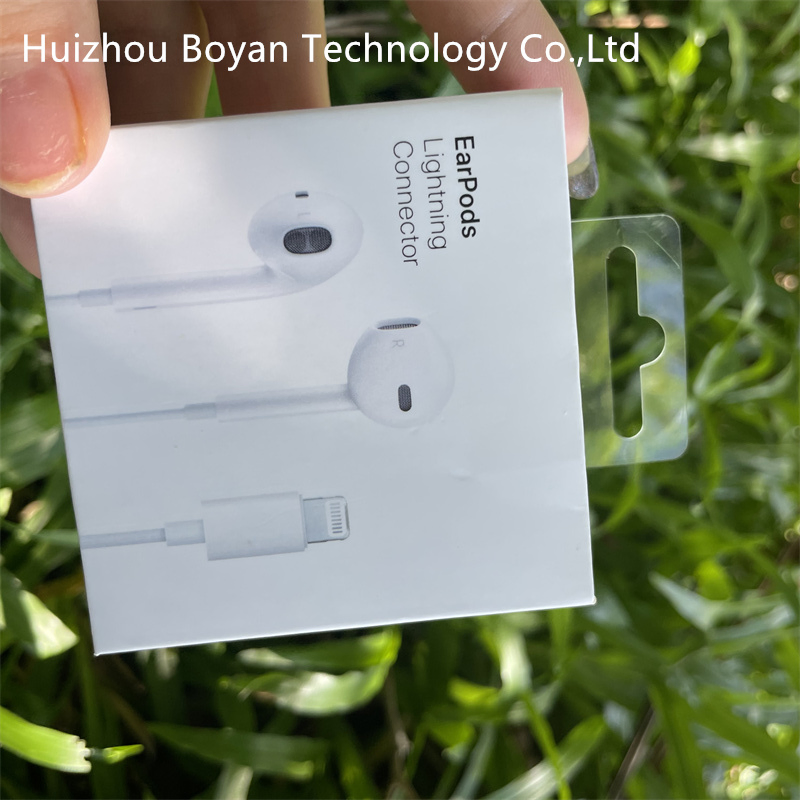 Наушники Earpods с разъемом Lightning