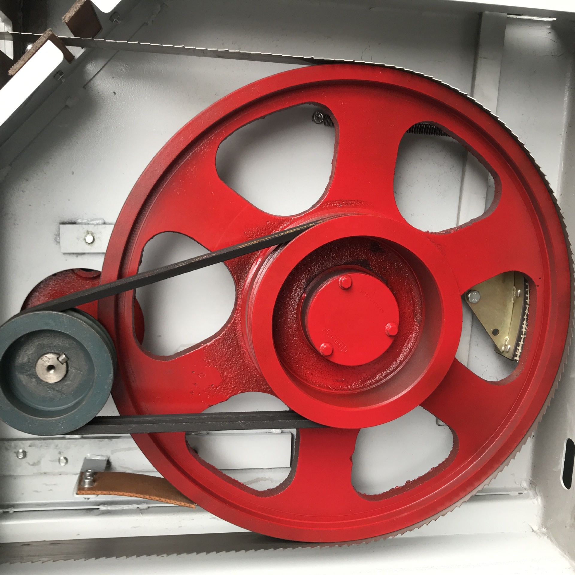 Ленточная пила по дереву MJ396