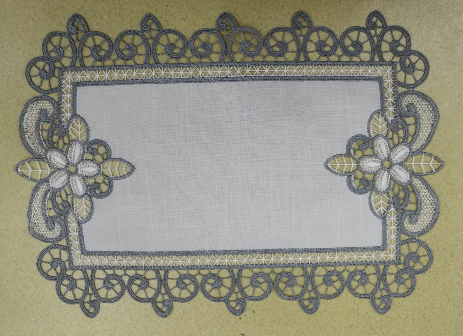 Customizable Size Retro Jacquard Napkins – Wholesale Hollow-out Design with Lace Border