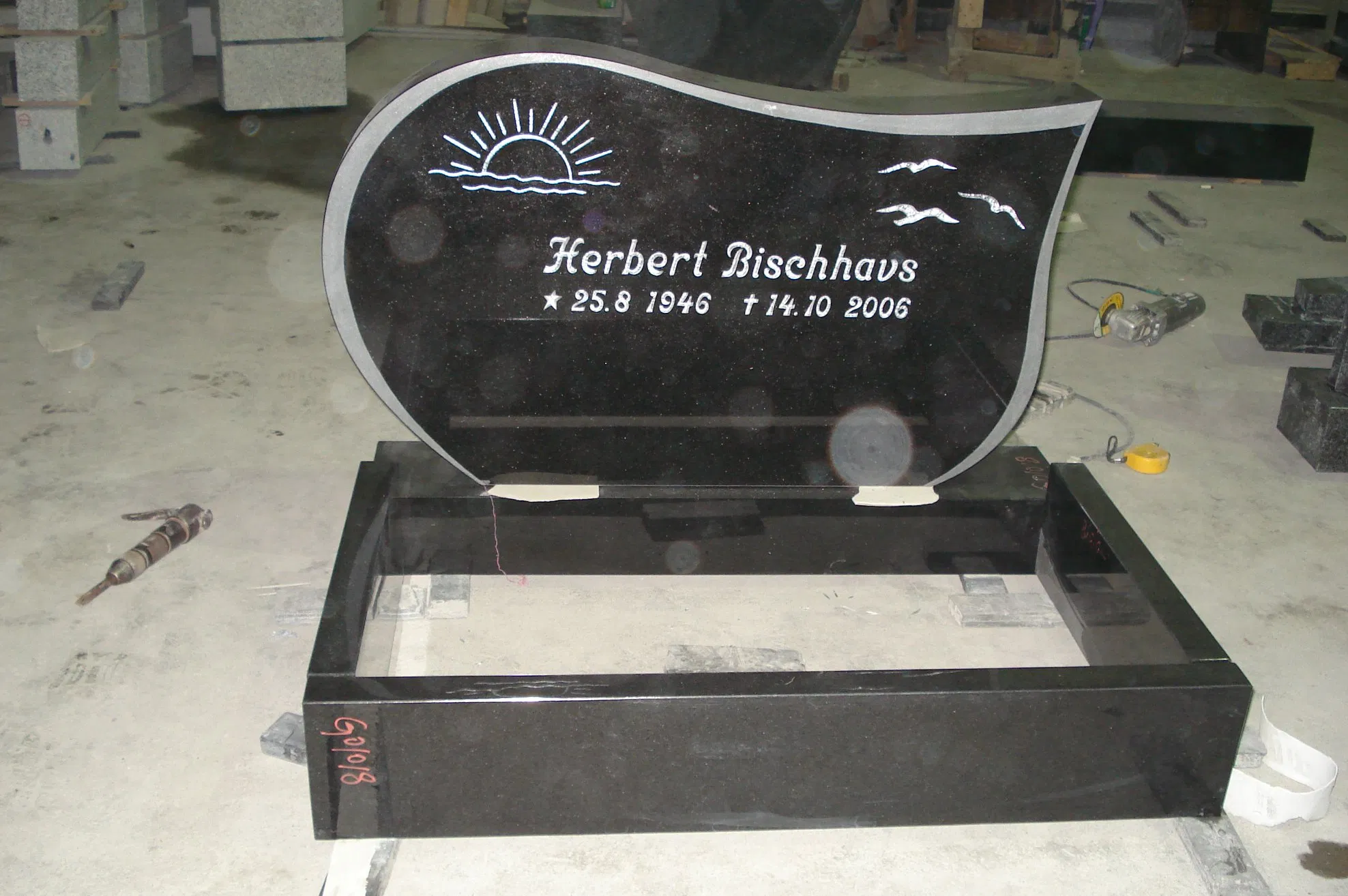 Natural Stone absolute black granite Tombstone for Memorial/Dead/cemetery/graveyard