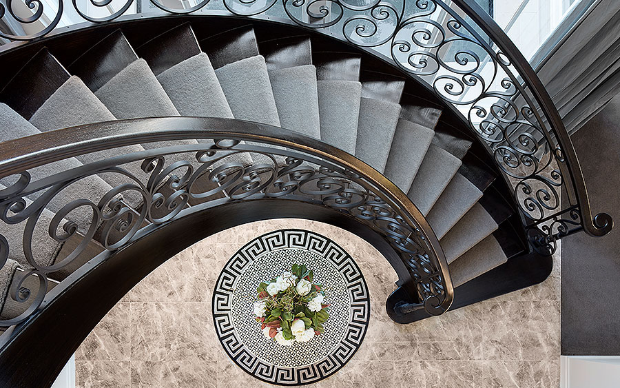 Cast Iron Railing Curved Staircase with Wood Tread Metal Structure Spiral Stairs