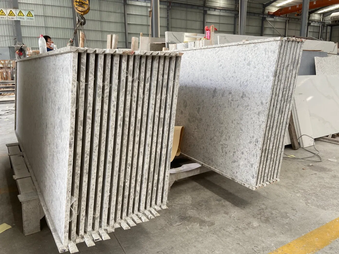 Quartz Stone Slabs China Engineered White Calacatta Artificial Quartz Stone Countertop for Kitchen