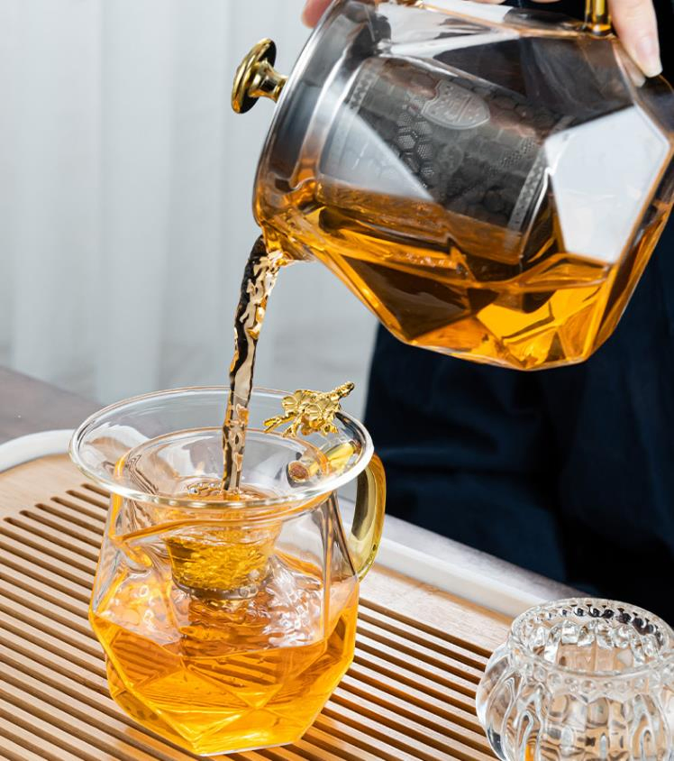 Чайник из боросиликатного стекла с ситечком