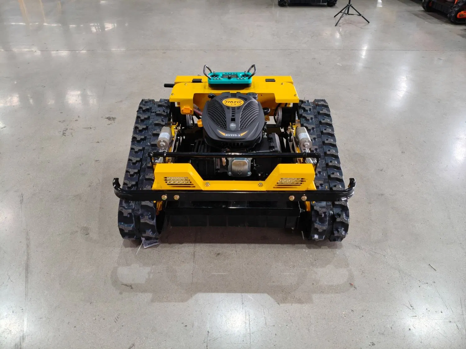 Гусеничная газонокосилка с дистанционным управлением