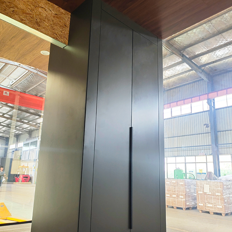 Mirror Glass House for The Energy-Efficient Steel-Glass Homes Suit House