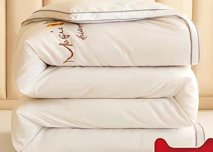 Soft and Comfortable Silk Quilt with Fence