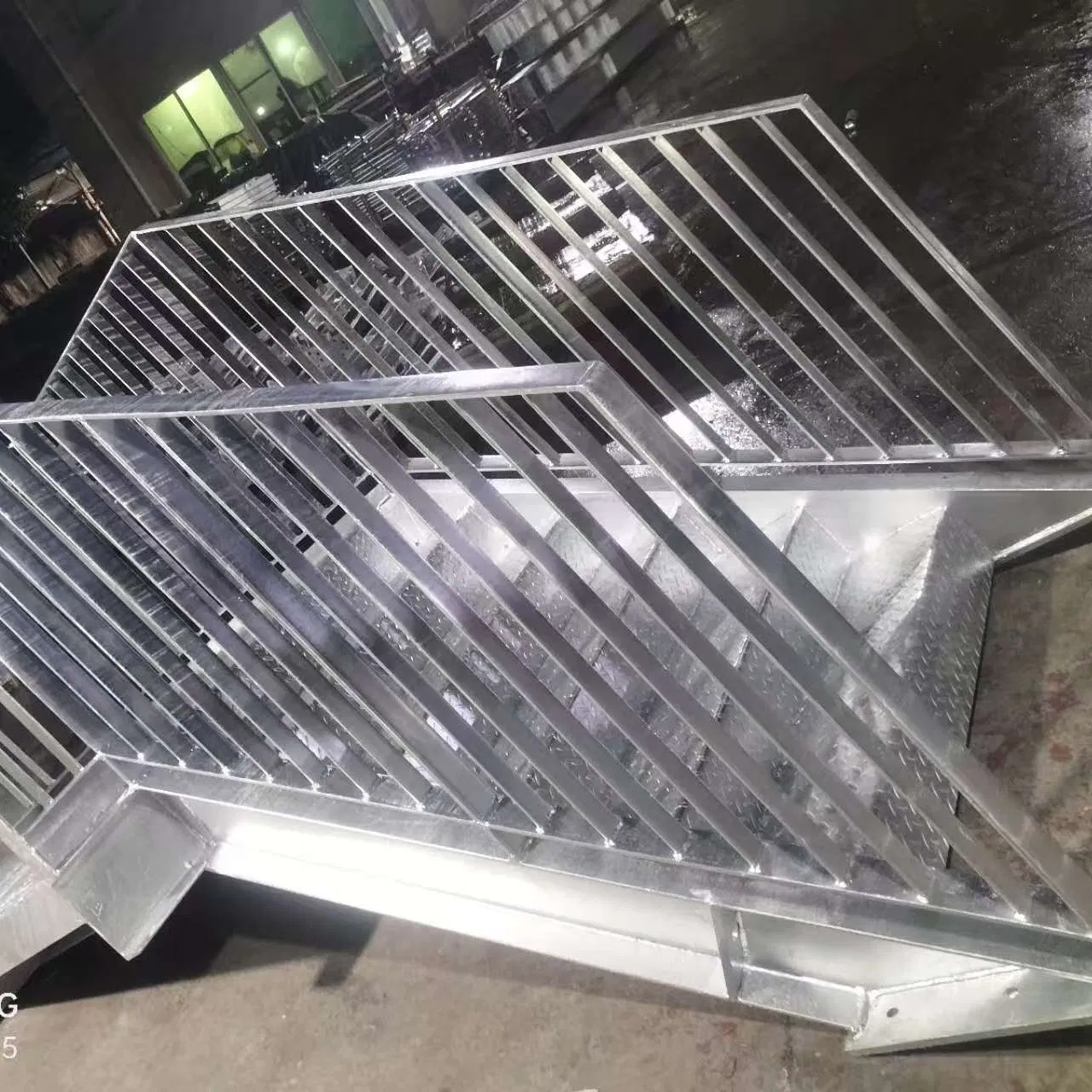 Galvanized Light Steel Structure Maintainance Platform Ladder Stairway