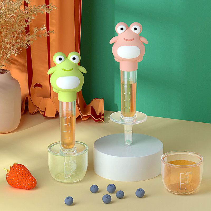 The 2023 Hot-Selling Cartoon Baby Oral Feeding Syringe for Liquid Medicine