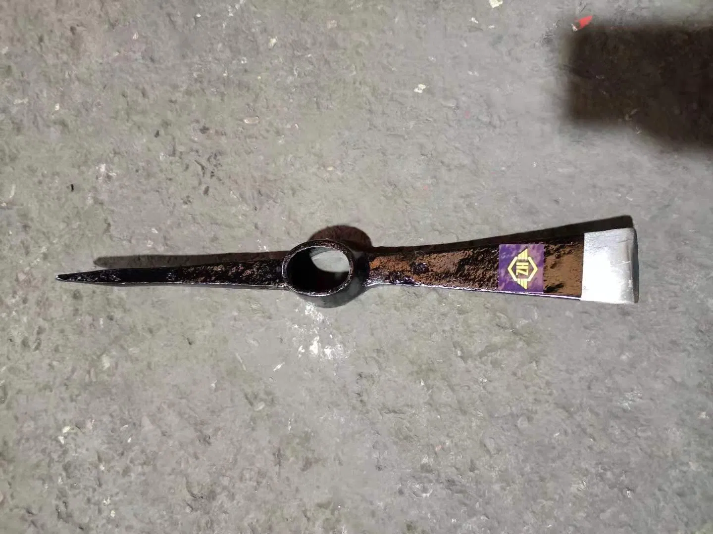 Pickaxe Head Red Color Painted Rail Way Steel