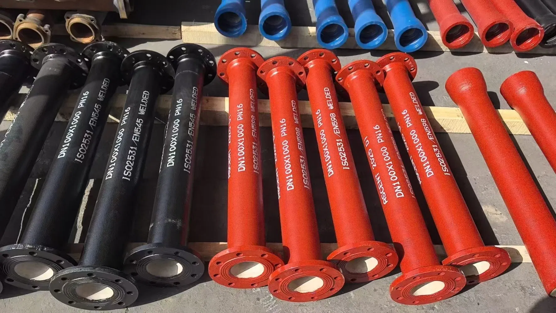 ISO2531 En545 Pn16 Welded Double Flanged Ductile Iron Pipe Red Epoxy Coated