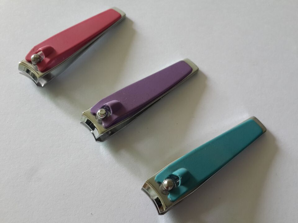 Easy Hold Middle Size Nail Clippers with Smooth Silicone Handle