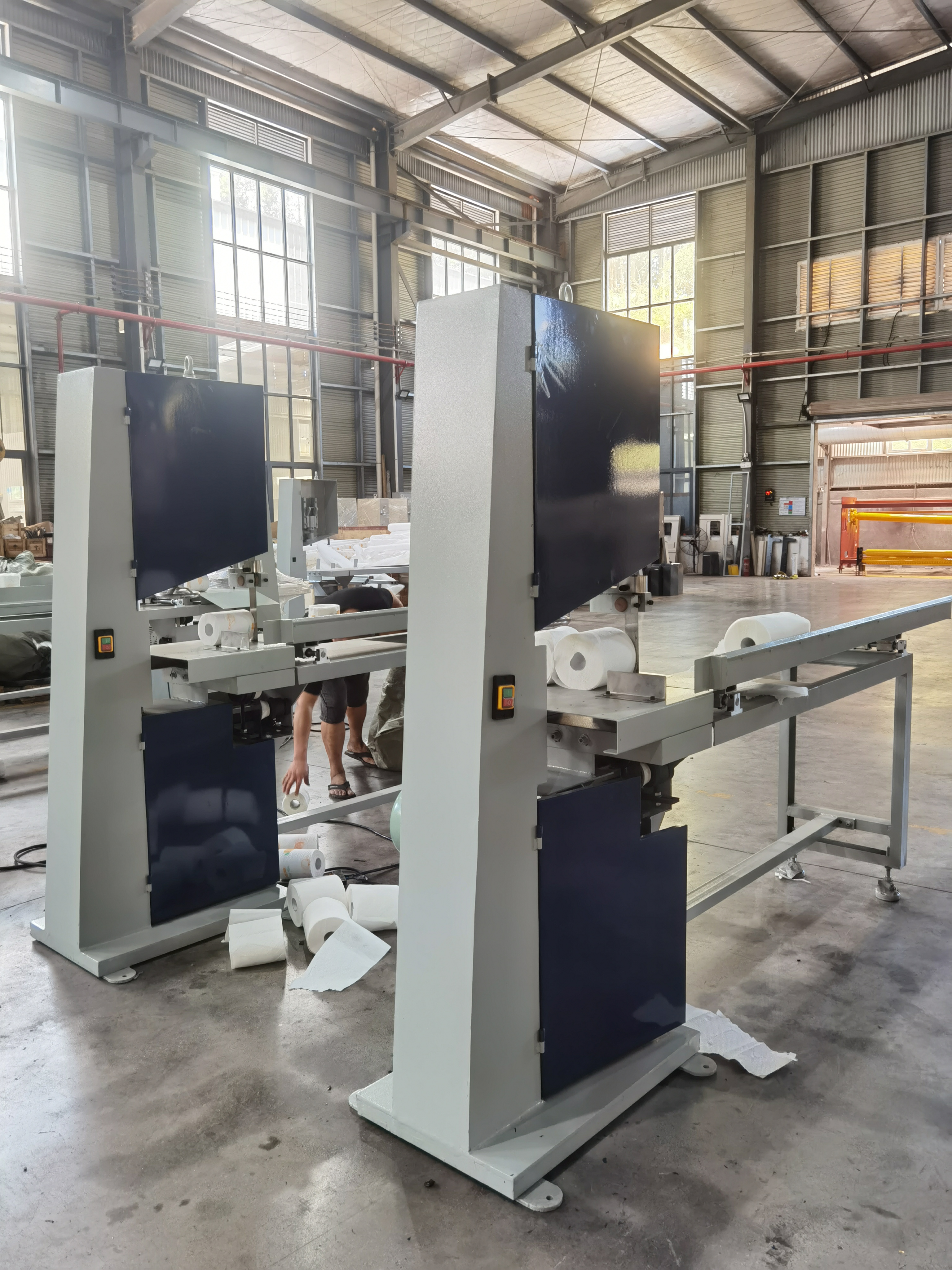 Ленточная пила ручная переносная