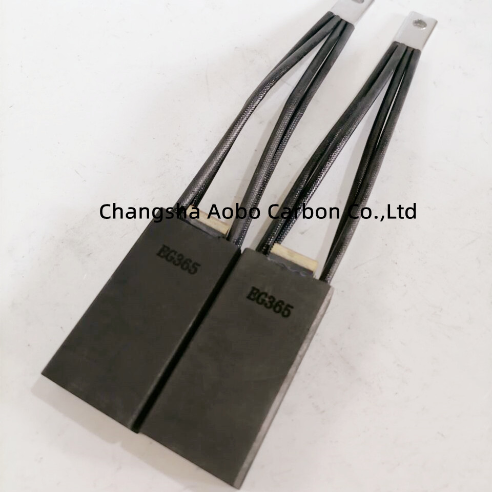 Угольная щетка EG365 из электрографита