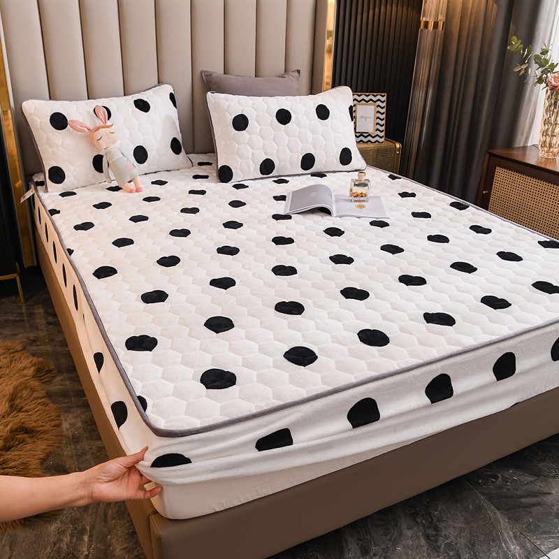 Queen Size Bed Cover Quilted Waterproof Mattress Protector