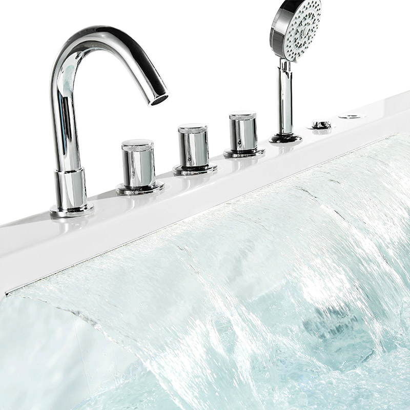 Ванна акриловая с гидромассажем и водопадом