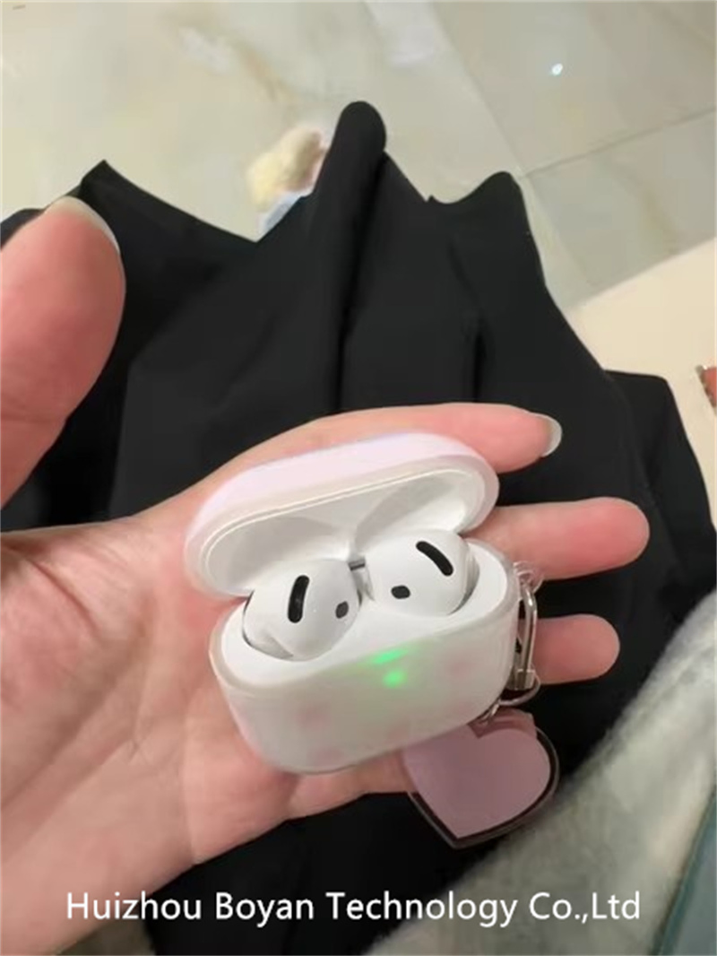 Беспроводные наушники с шумоподавлением и Siri