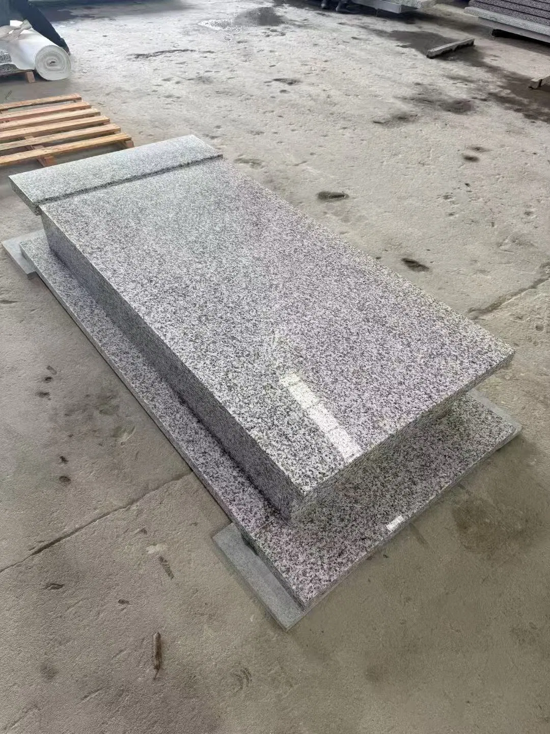 Jilin White Simple/Double Granite Tombstone with Wholesale Price