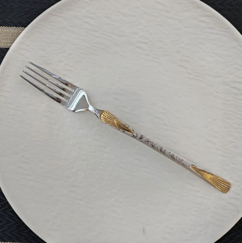 Elegant Stainless Steel Cutlery Set for Dining and Entertaining