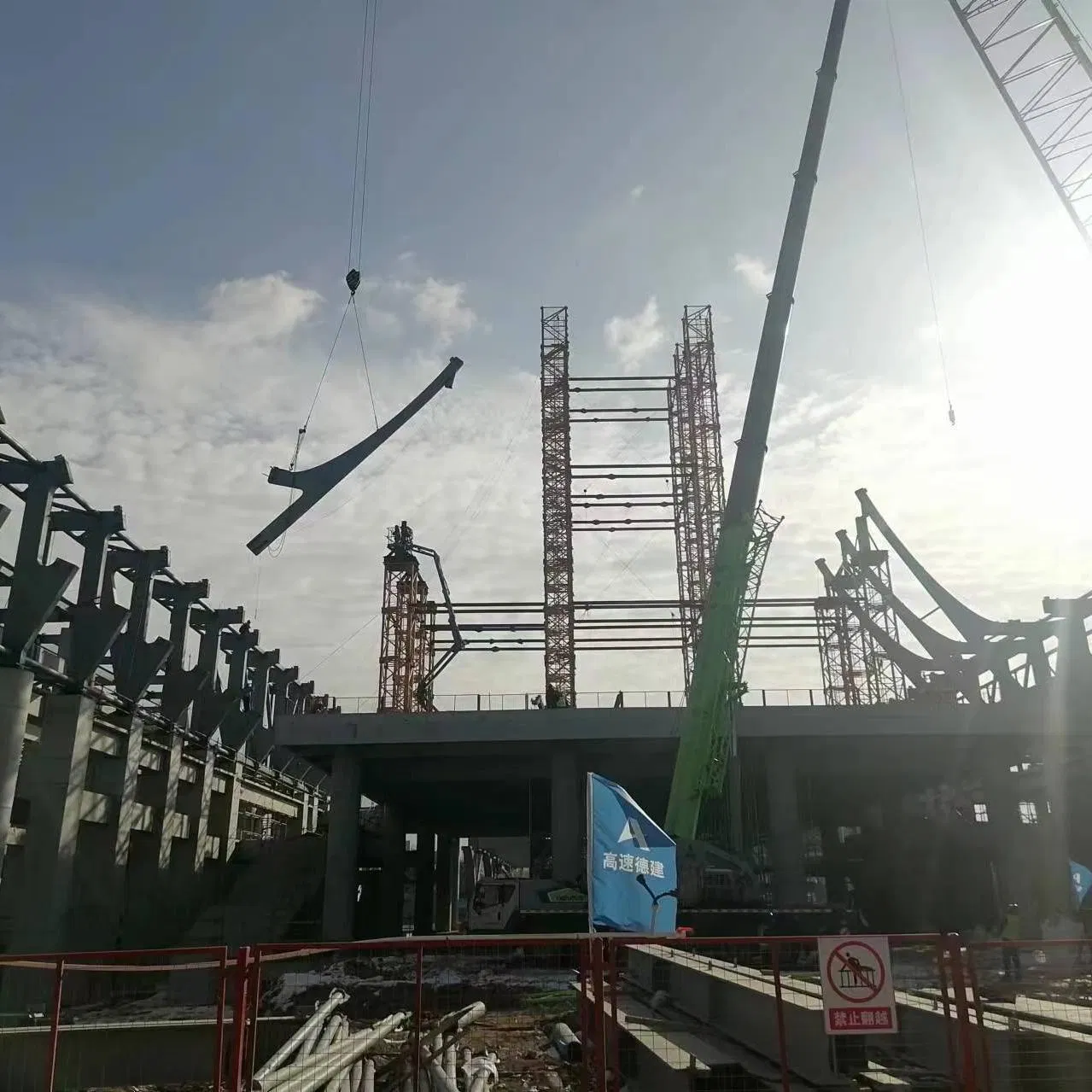 Weather-Resistant Steel Frame High-Rise for Extreme Climates