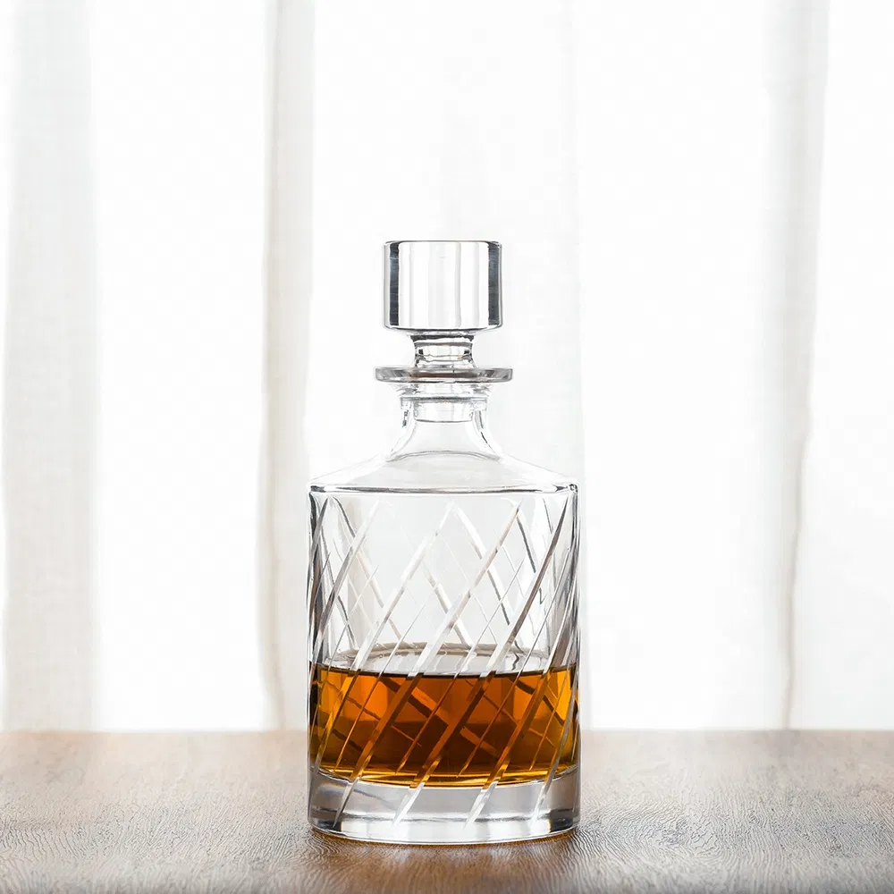 Customized Golding 27oz Lead Free Twisted Crystal Whiskey Decanter Set