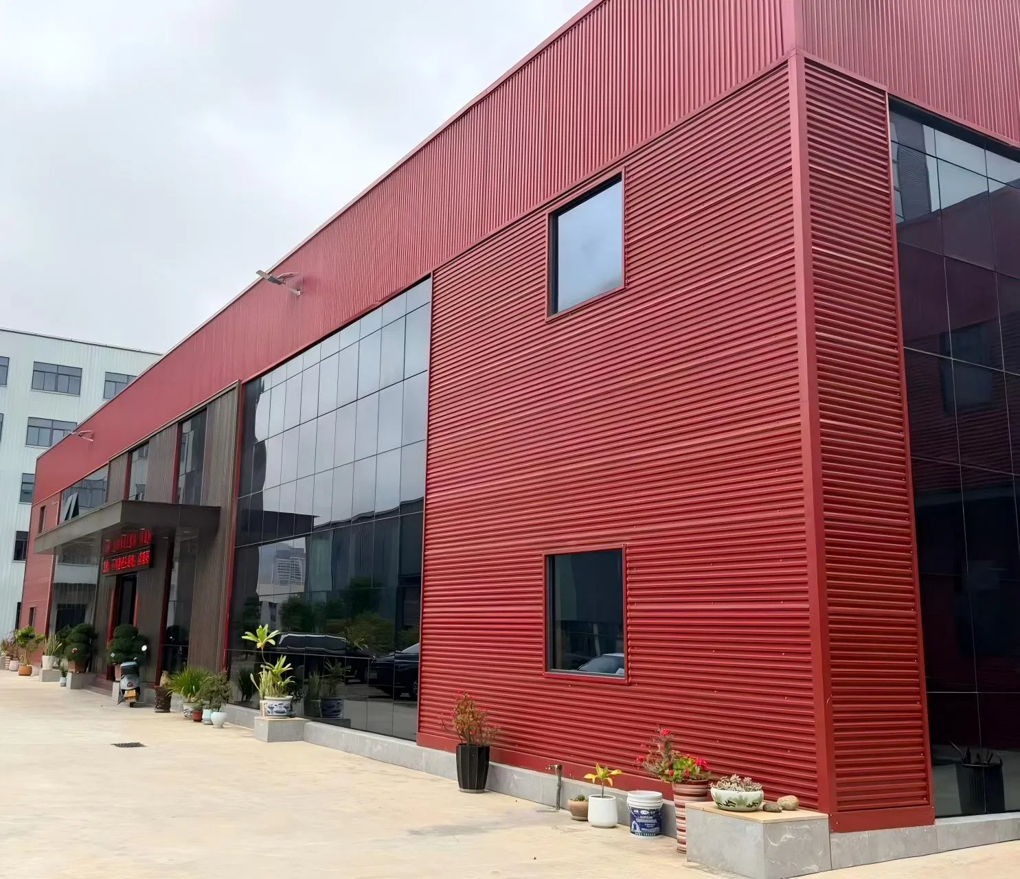 New Materials Wholesale at Low Prices Most Popular Hot Selling High Quality Section Steel Structure Frame for Durable for 50 Years Metal Building