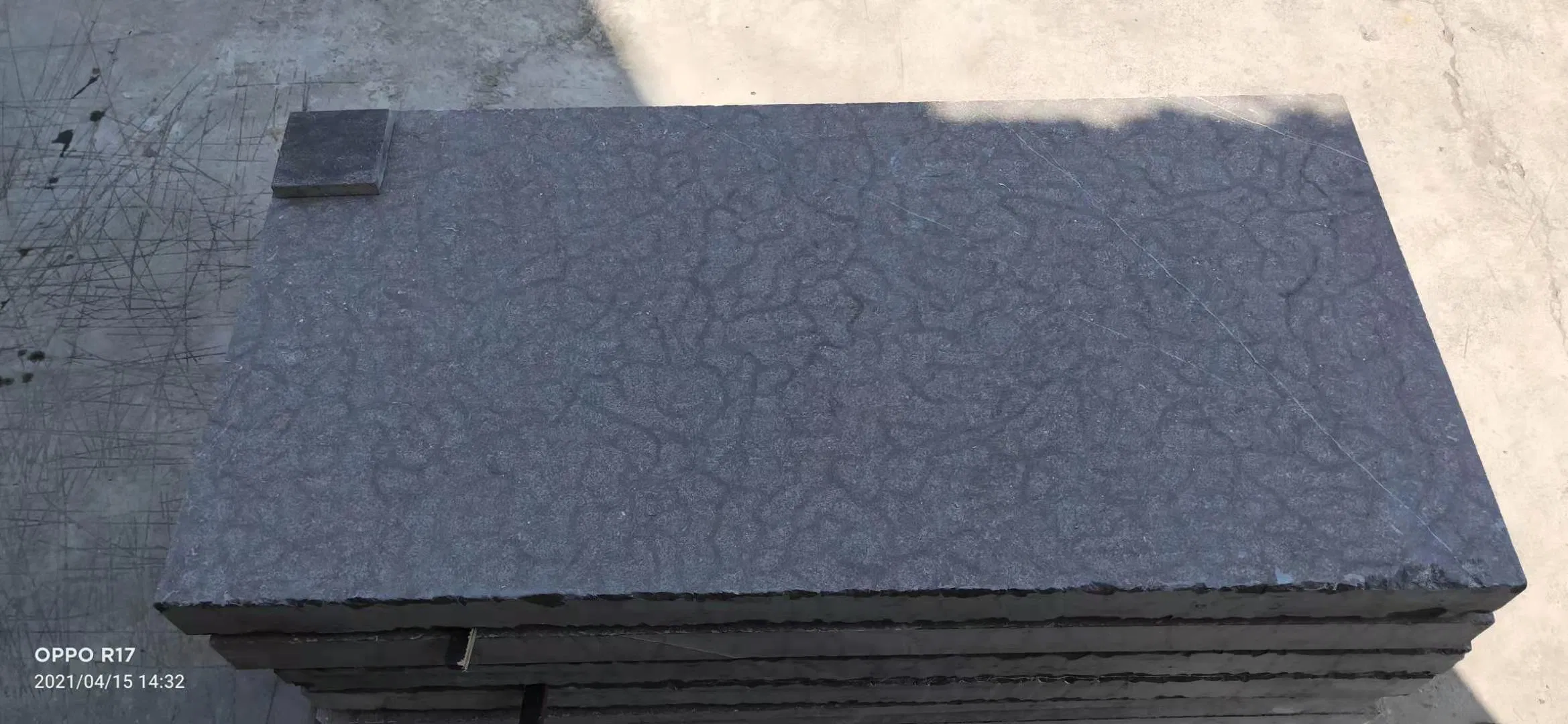 Building Material Natural Granite Flamed/Honed/Tumbled Bluestone for Floor Tiles and Paving Stone and Wall Cladding/Faca