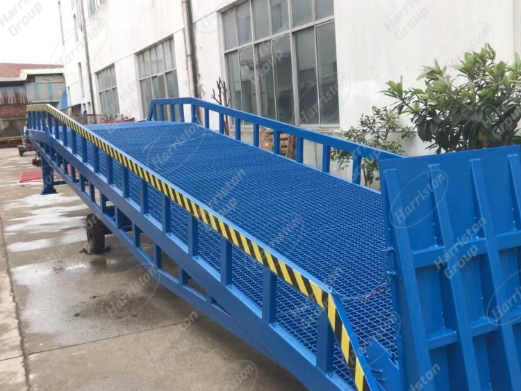 Loading Platform Equipment Boarding Bridge for Sale