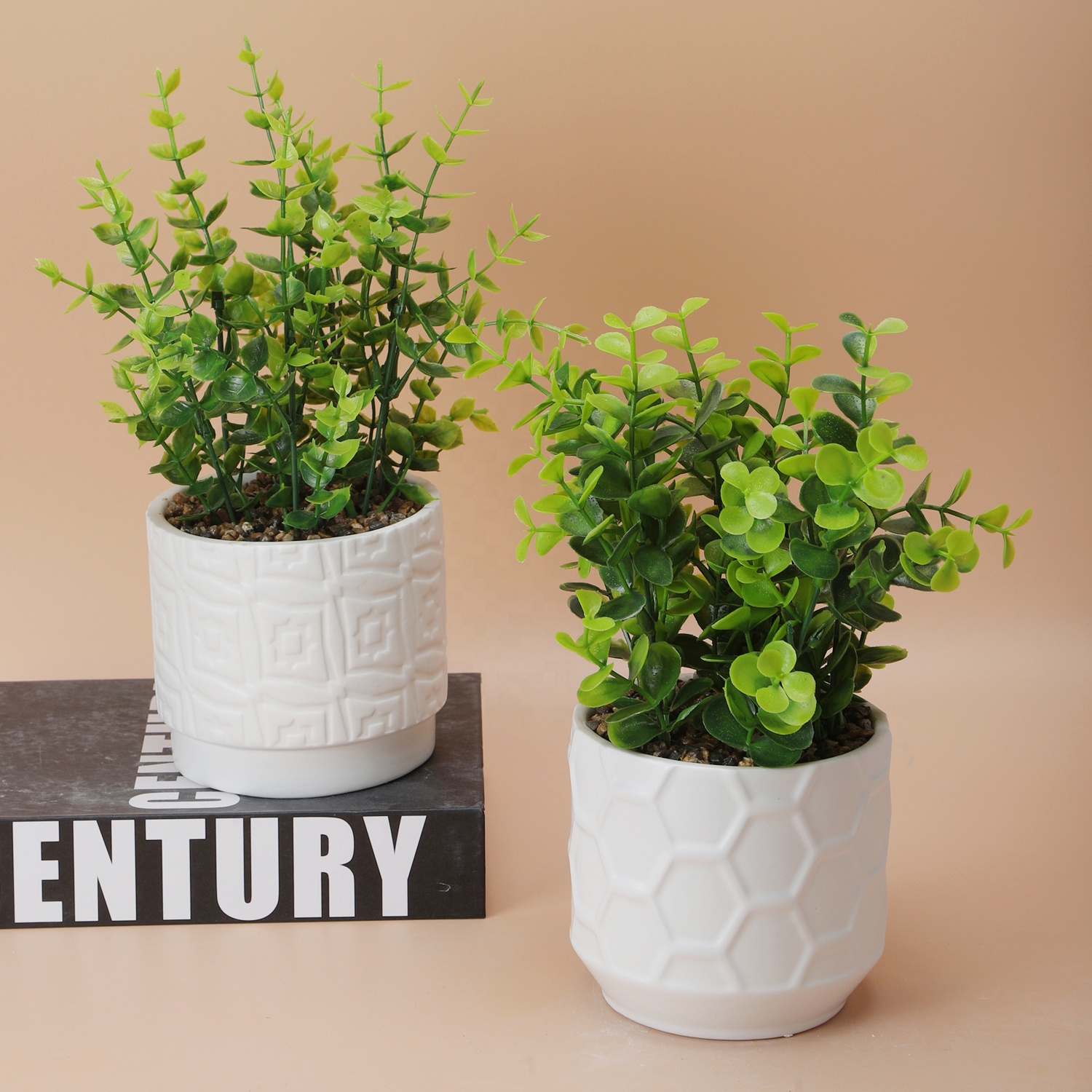 Горшок керамический садовый с растениями