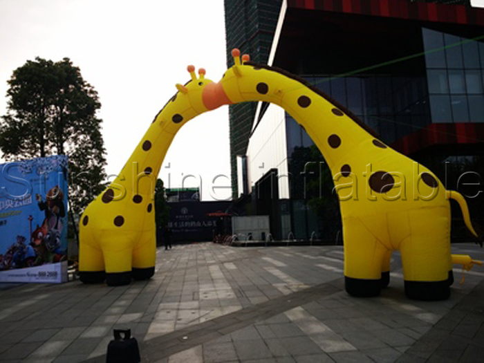 2019 New New Arrival Yellow Inflatable Giraffe Animal Arch for Sale