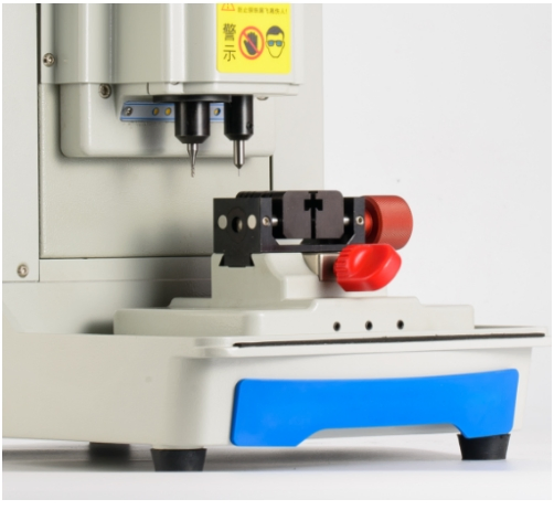 China High Security Auto Key Cutting Machine for Universal Key