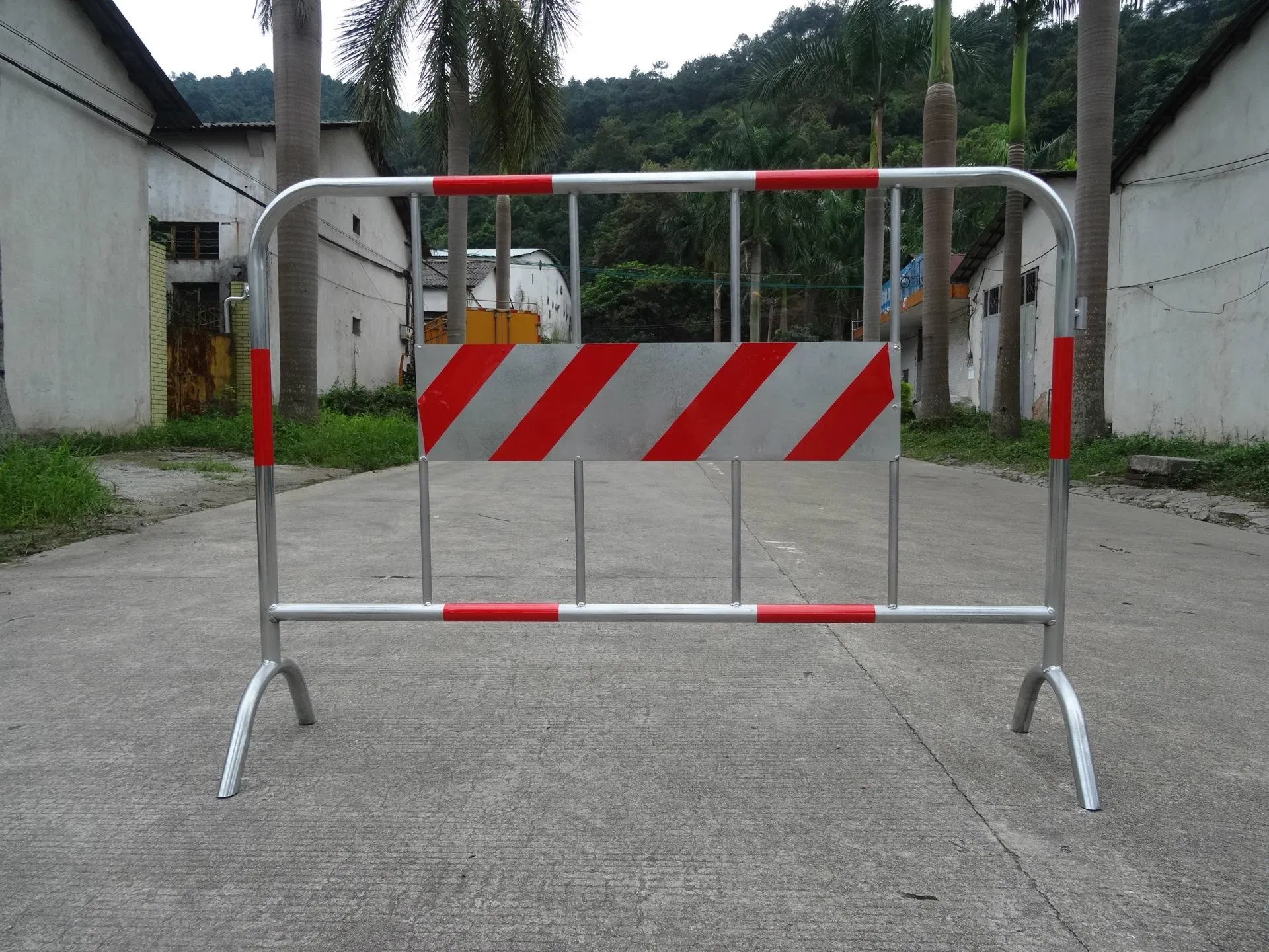 Manufacturer 7 Foot 8.5 Fooot 8.5FT Heavy Duty Hot DIP Galvanized Interlocking Steel Barricade