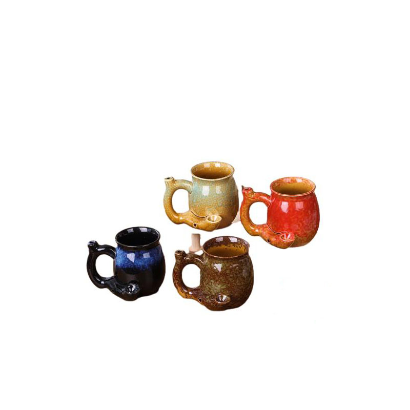 Фарфоровая кофейная чашка красная с деревянной крышкой и золотой ложкой